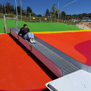 Toboganes especiales a medida de acero inoxidable y proyectos ludicos arquitectonicos