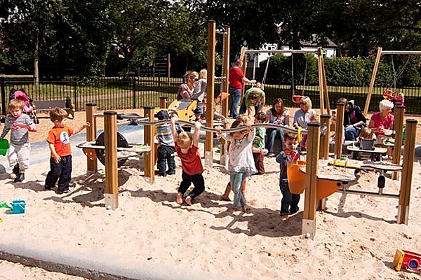 zona-de-juegos-de-agua-y-arena-infantil