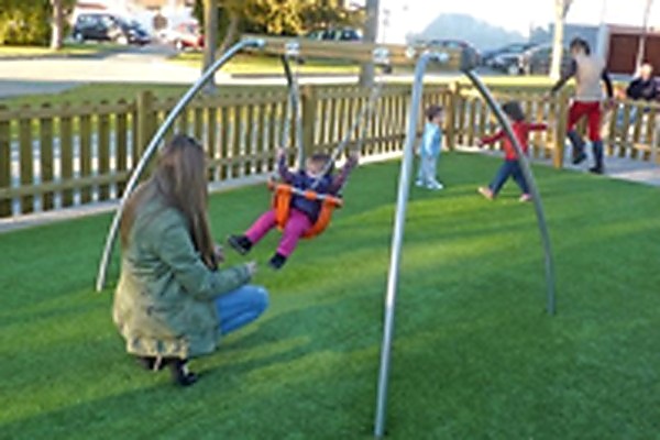 columpio-infantil-con-asiento-flexible-j3960