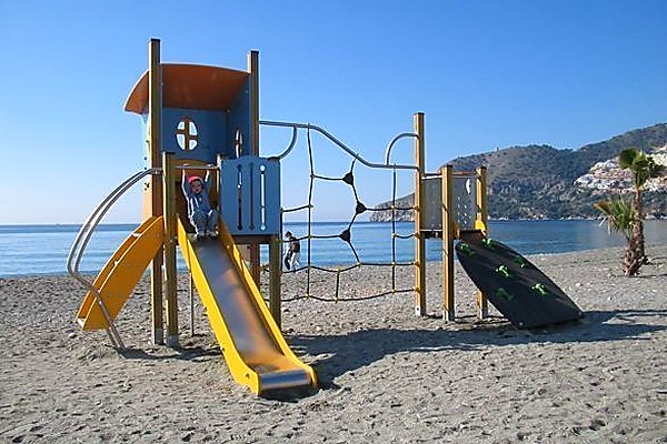 juego-infantil-vivarea-toboganes-playa